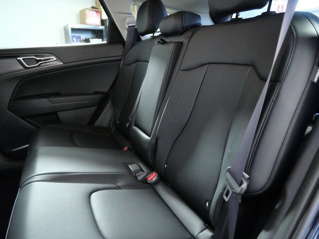 Used 2025 Kia Sportage EX AWD/4WD image 13