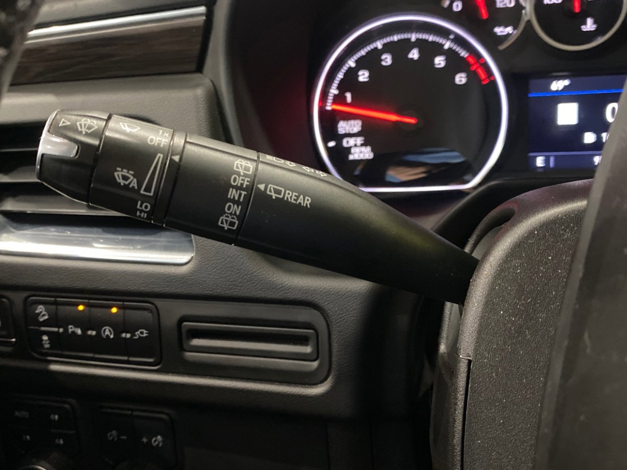 Used 2021 Chevrolet Tahoe Z71 w/ Rear Media and Nav Package image 13