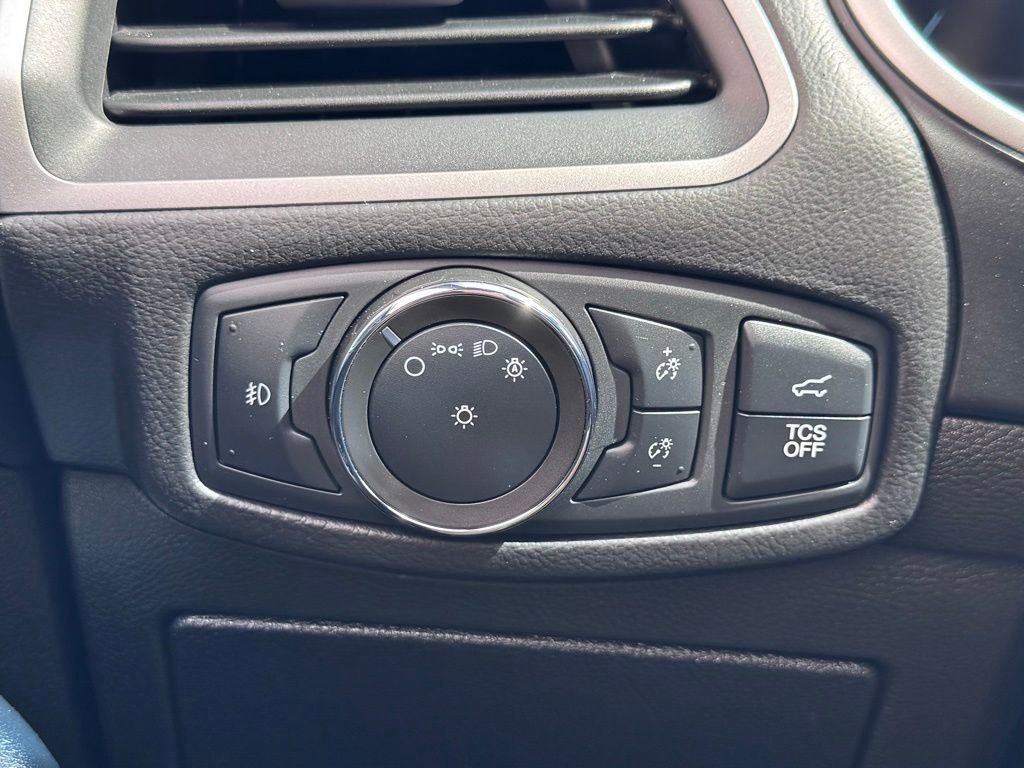 Certified 2020 Ford Edge ST-Line w/ Cold Weather Package AWD/4WD image 40