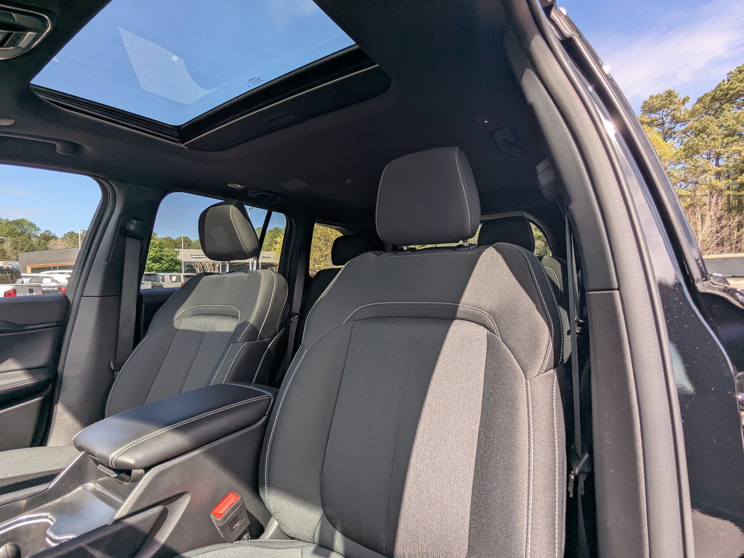 Certified 2025 Jeep Grand Cherokee Laredo X w/ Luxury Tech Group I image 9