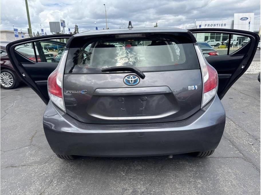 Used 2015 Toyota Prius C Two image 18