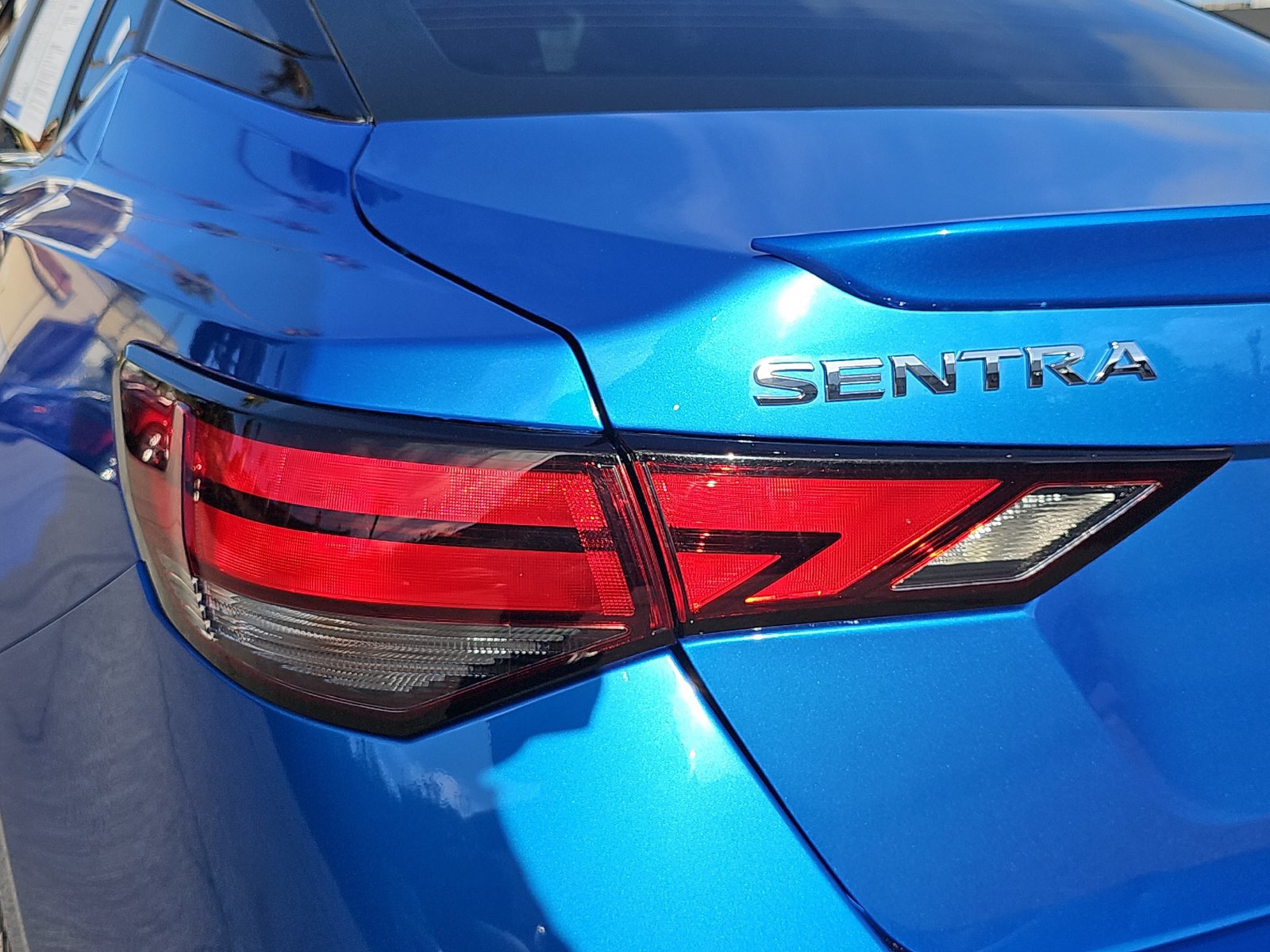 Used 2025 Nissan Sentra SR w/ SR Premium Package FWD image 38