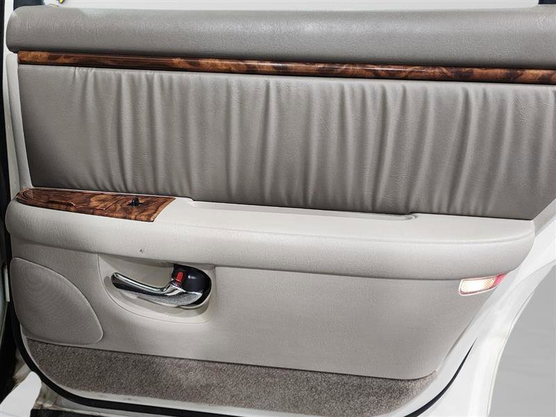 Used 2003 Buick Park Avenue Ultra w/ Ultra Luxury Package image 23