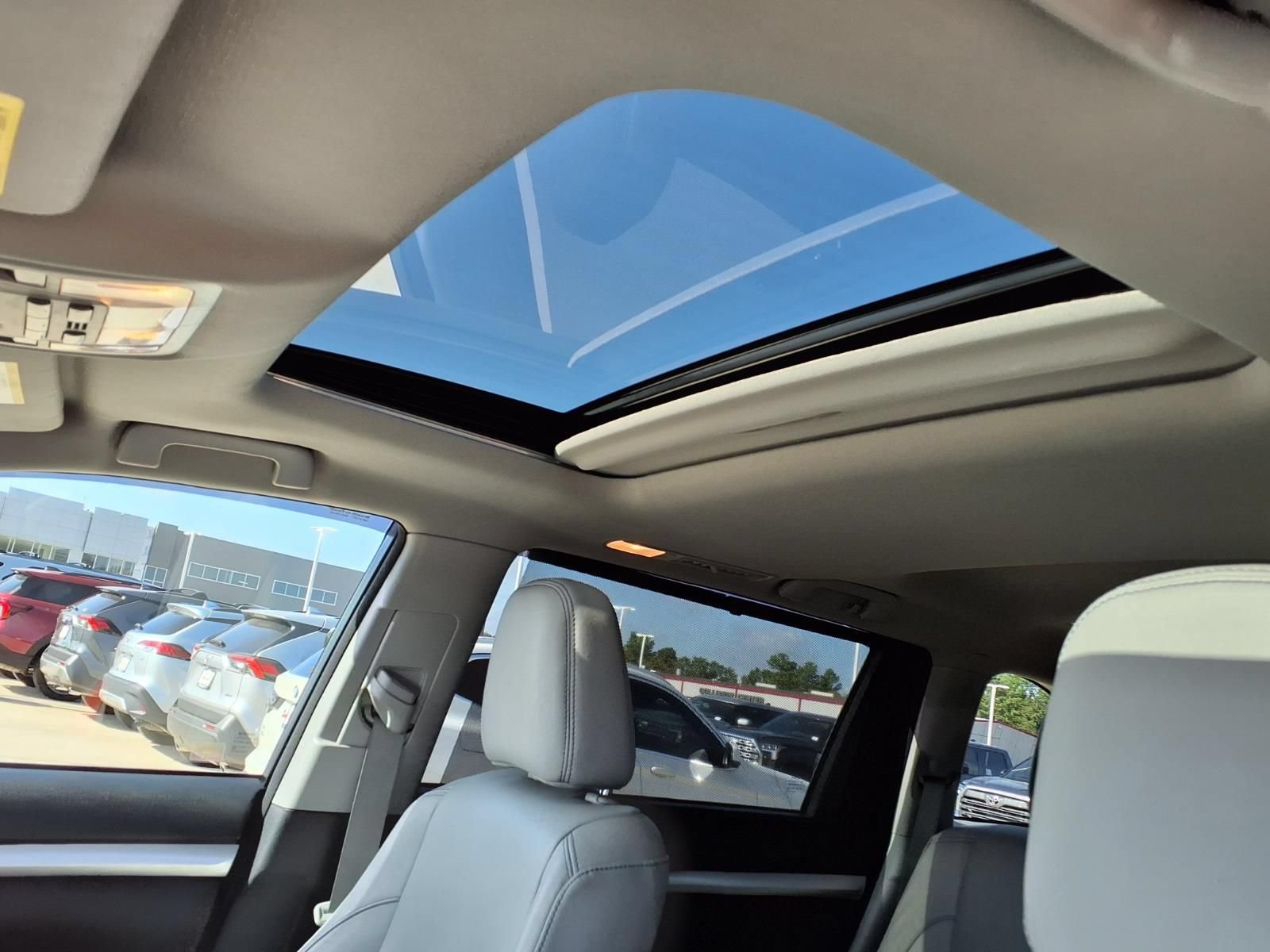 Certified 2017 Toyota Highlander XLE FWD image 12