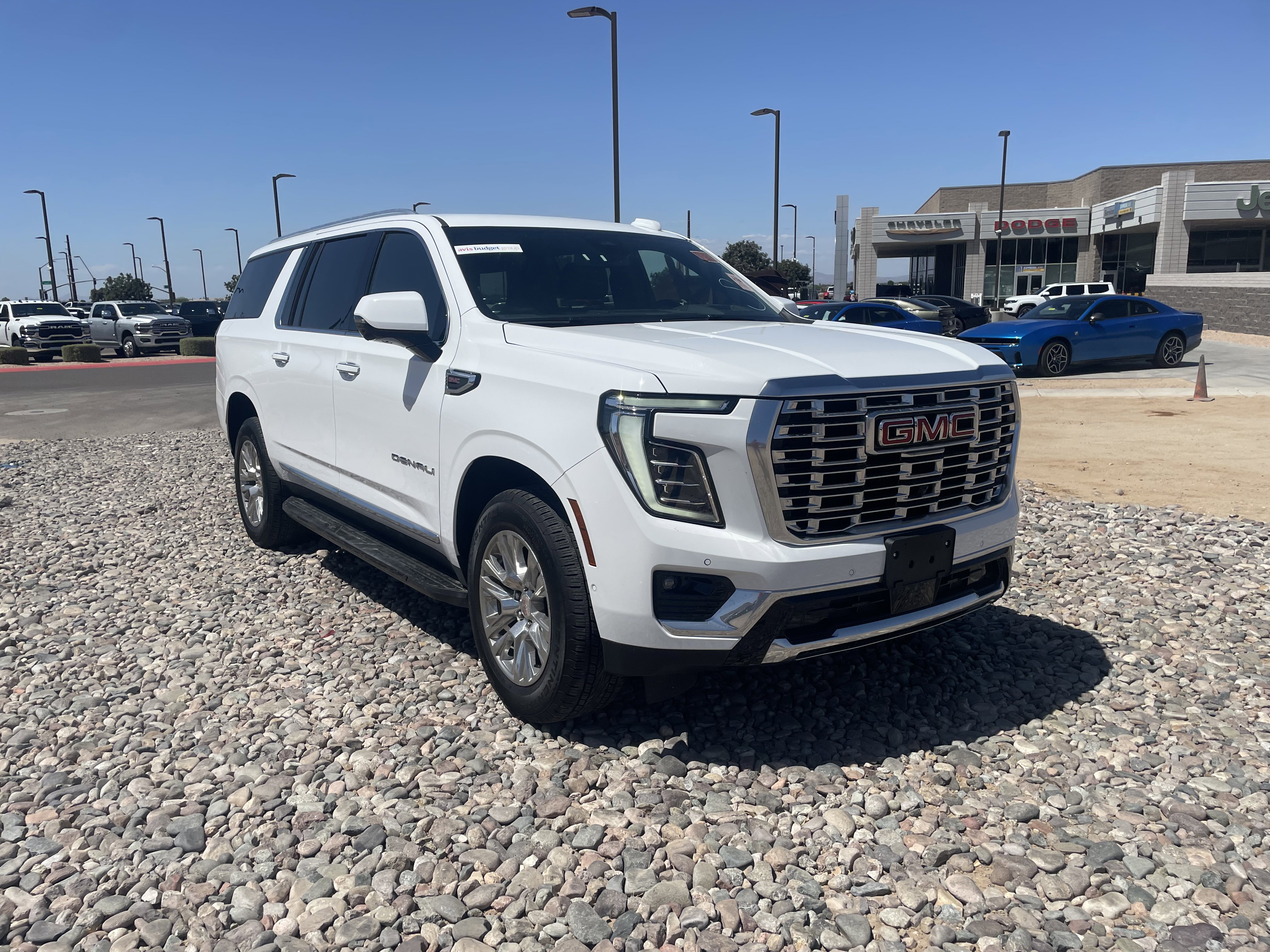 Used 2025 GMC Yukon XL Denali AWD/4WD image 7