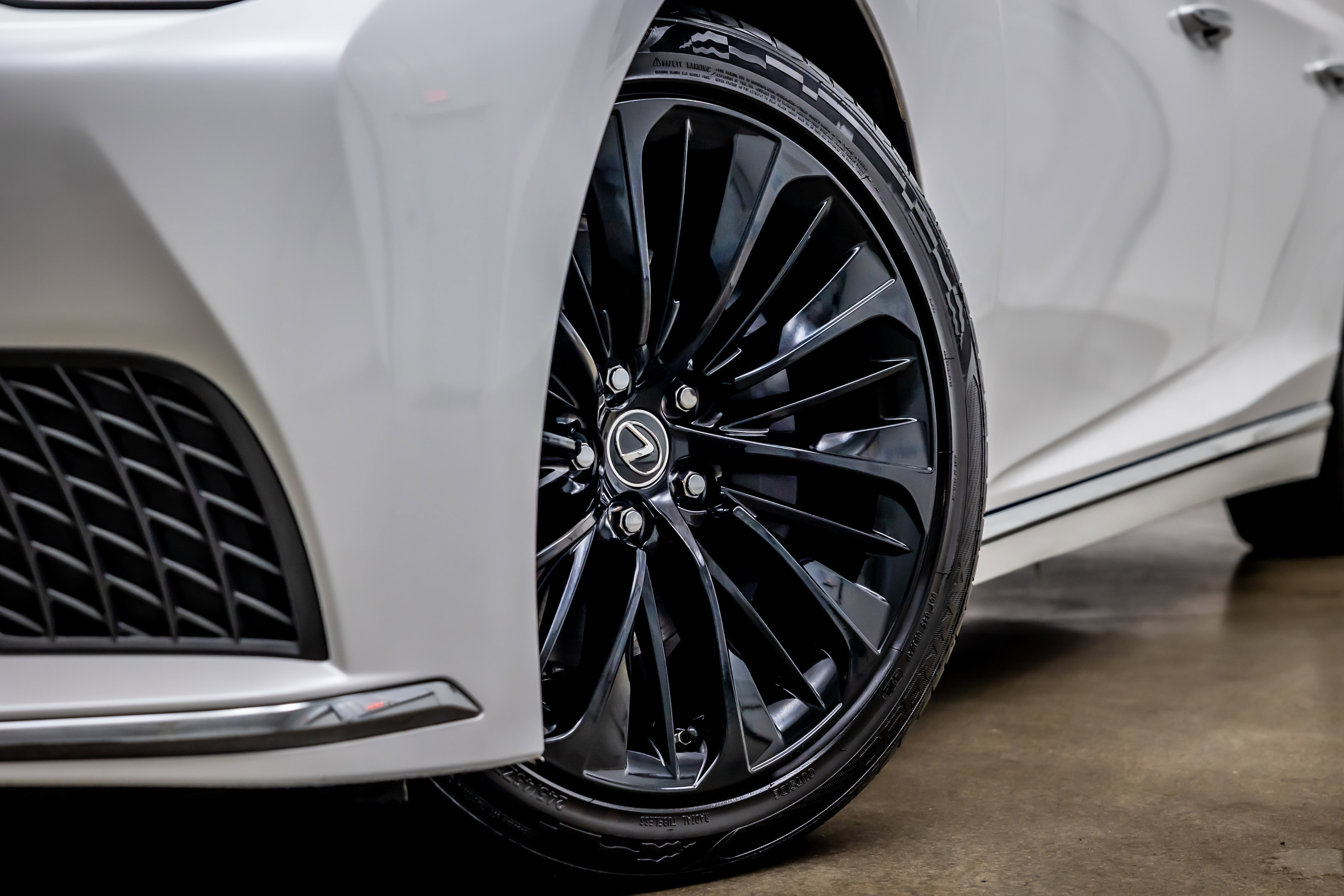 Used 2021 Lexus LS 500 w/ Accessory Package (Z2) RWD image 20