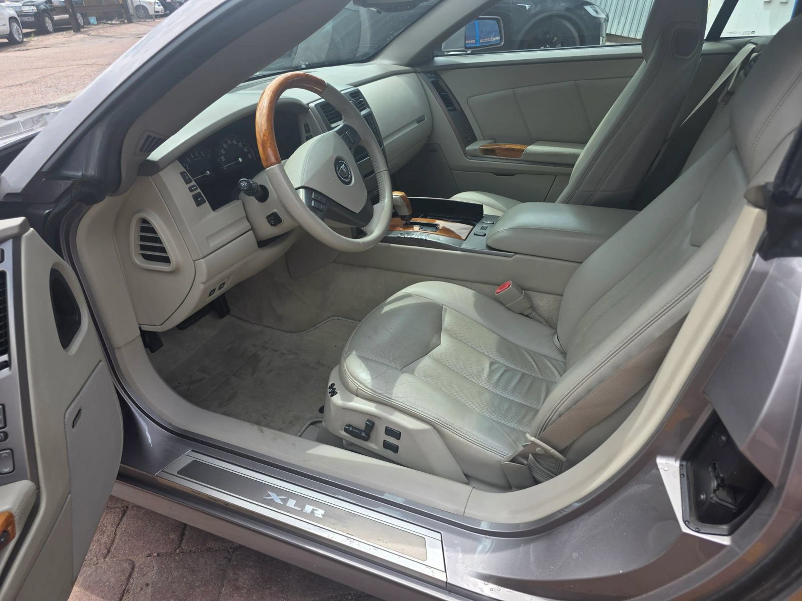 Used 2004 Cadillac XLR RWD image 10