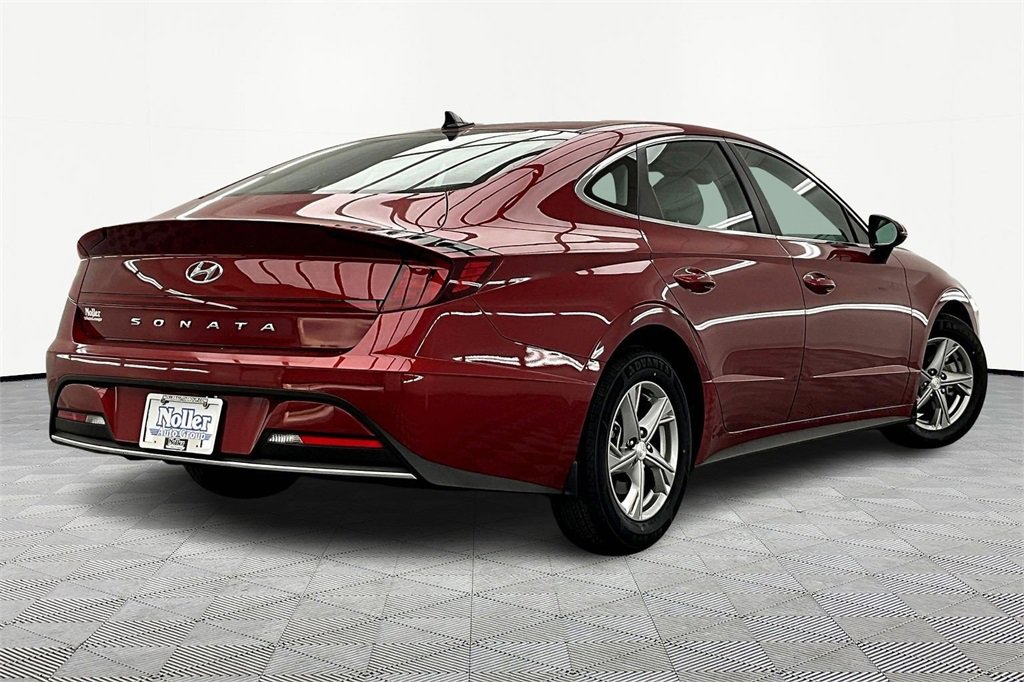 Used 2023 Hyundai Sonata SE image 2