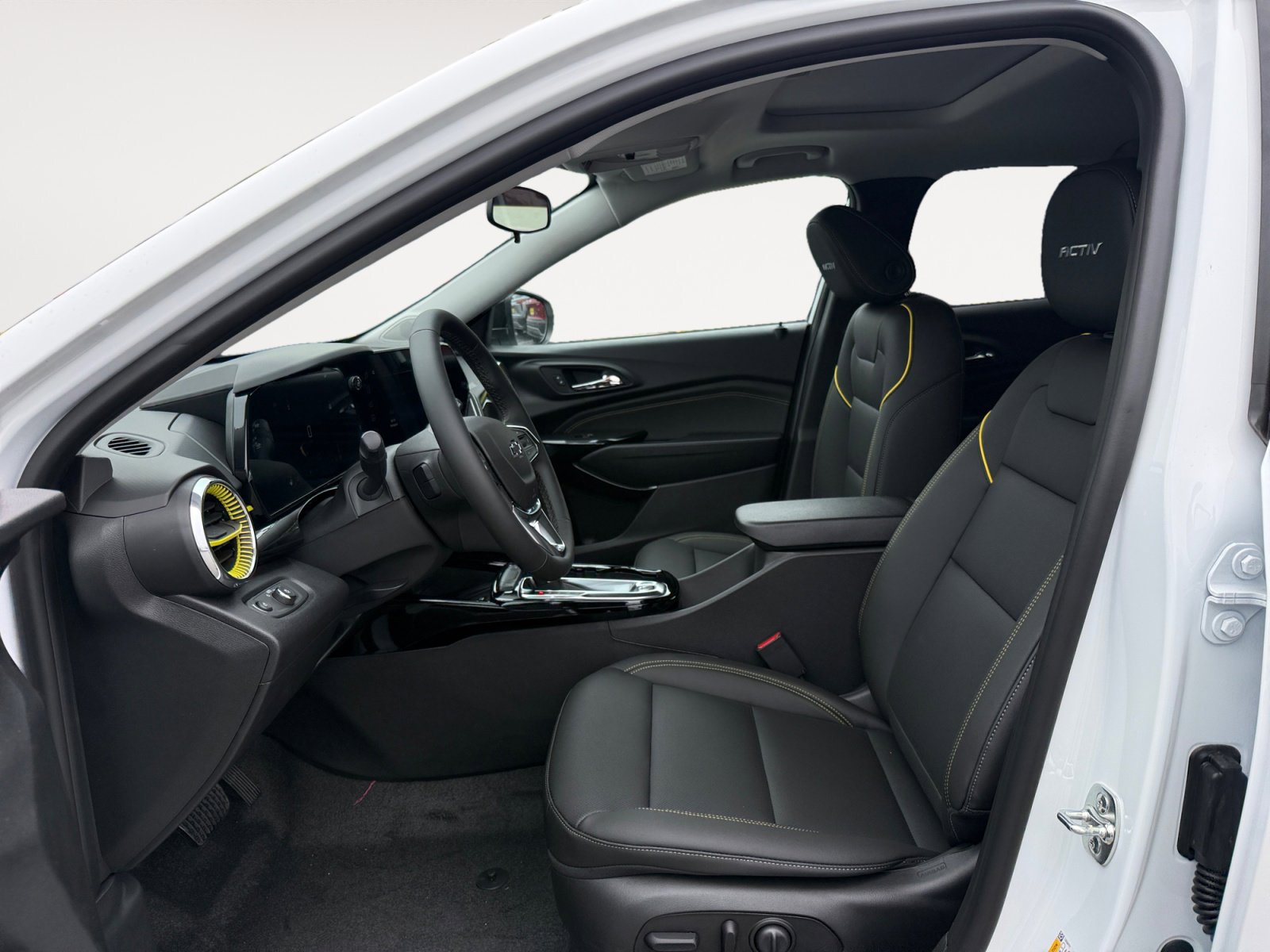 New 2026 Chevrolet Trax ACTIV w/ Sunroof Package FWD image 10