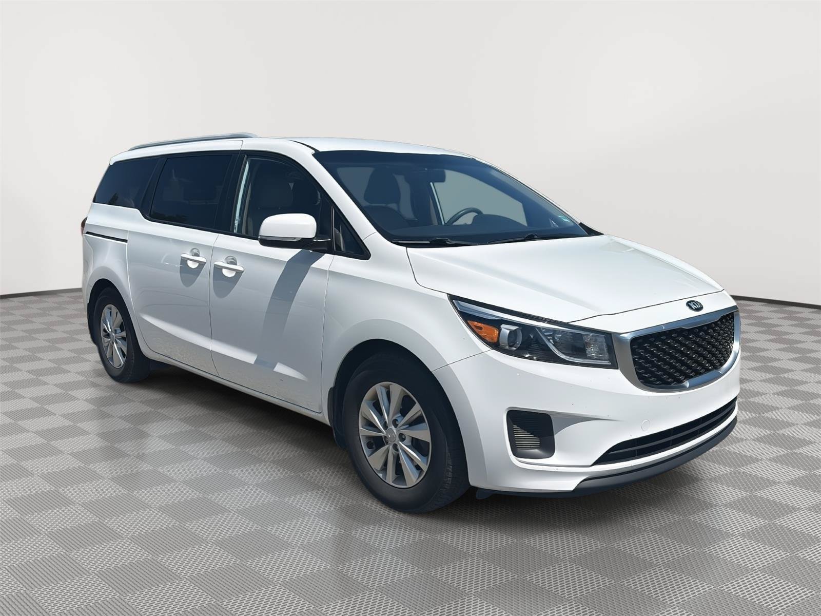 Used 2015 Kia Sedona LX w/ LX Convenience Package FWD image 4