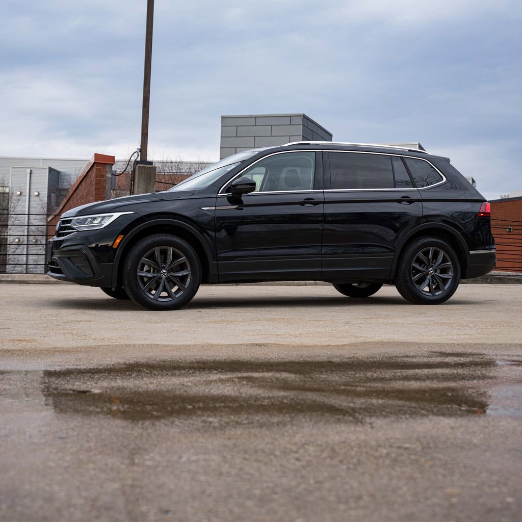Used 2023 Volkswagen Tiguan SE image 3
