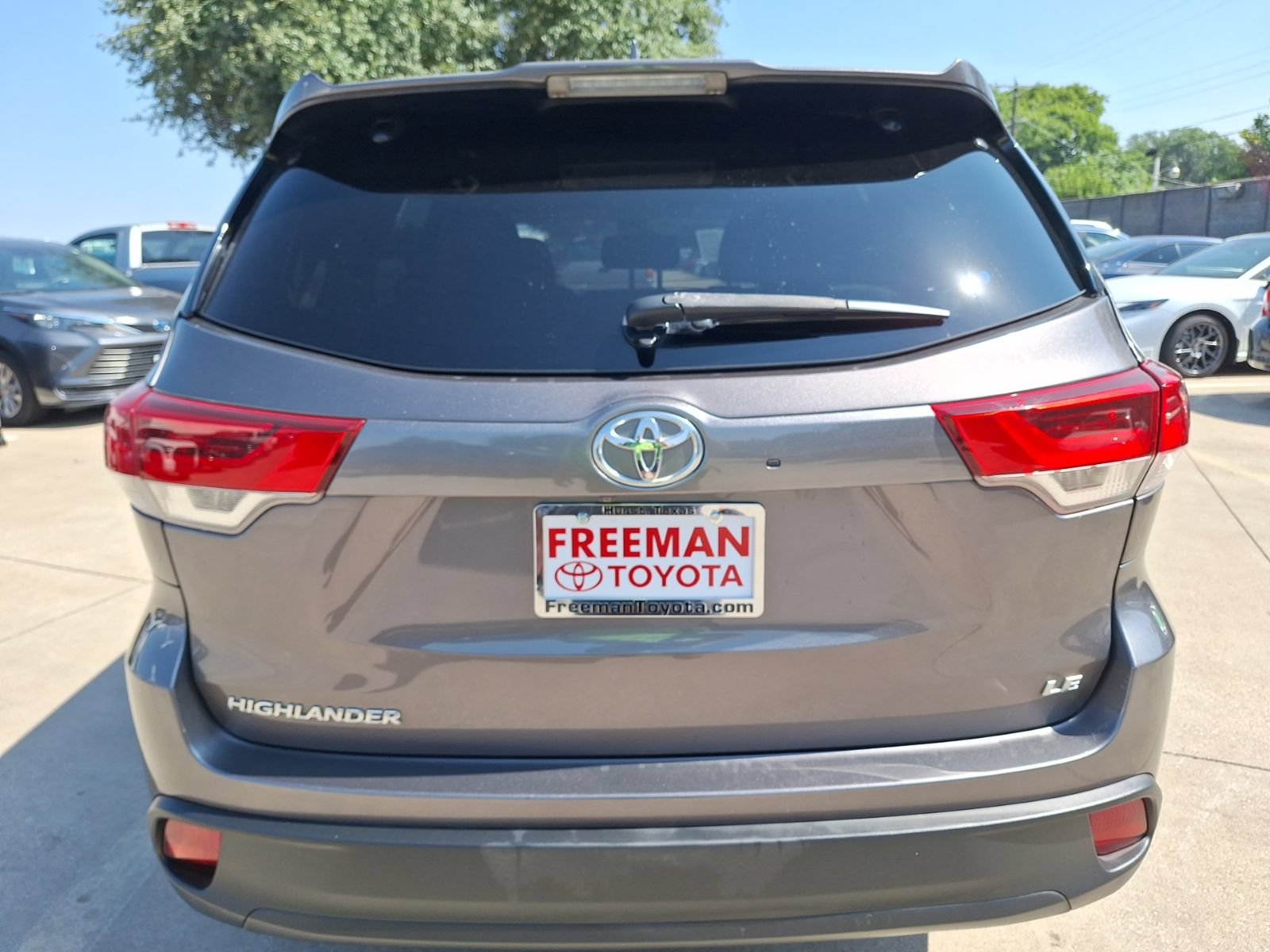 Used 2019 Toyota Highlander Plus FWD image 5