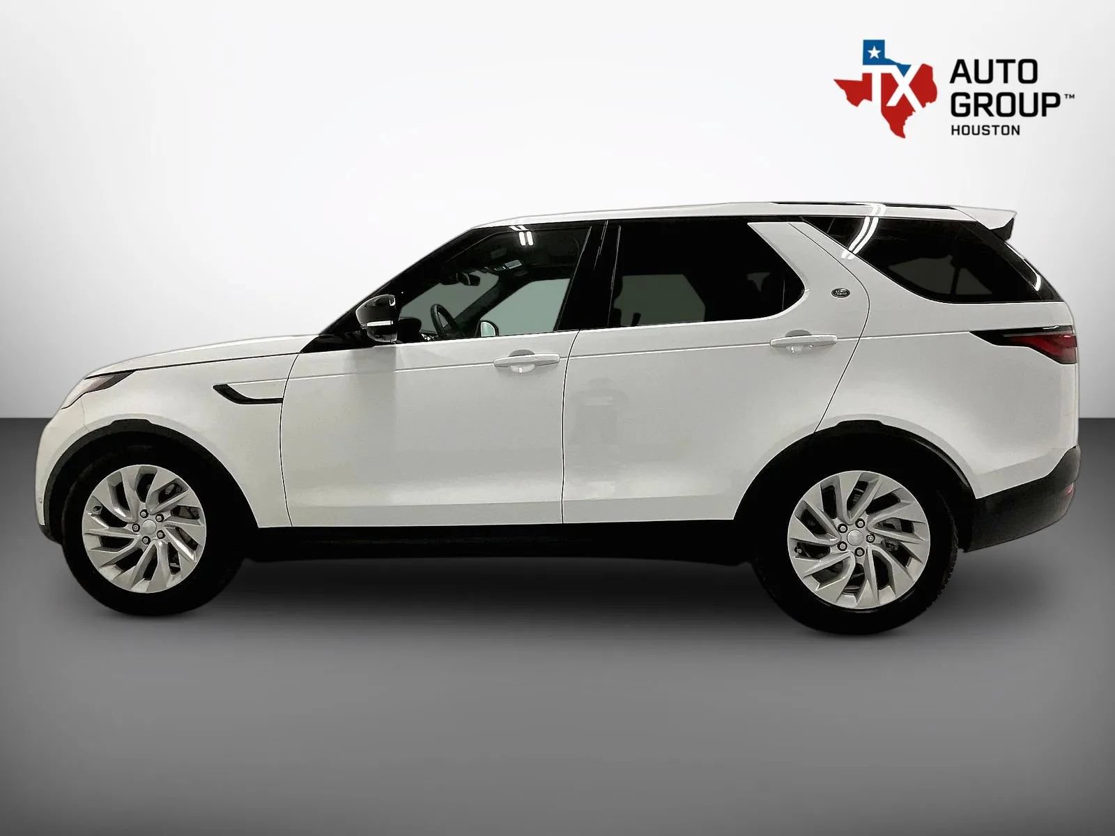 Used 2025 Land Rover Discovery S AWD/4WD image 10