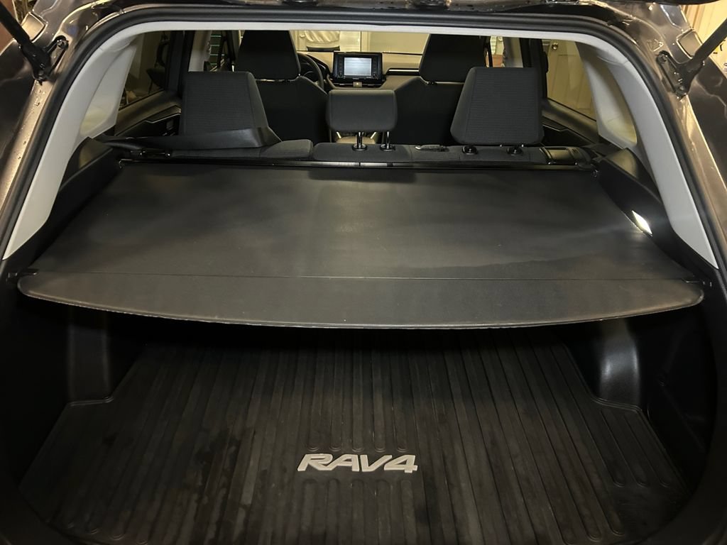 Used 2022 Toyota RAV4 LE AWD/4WD image 19