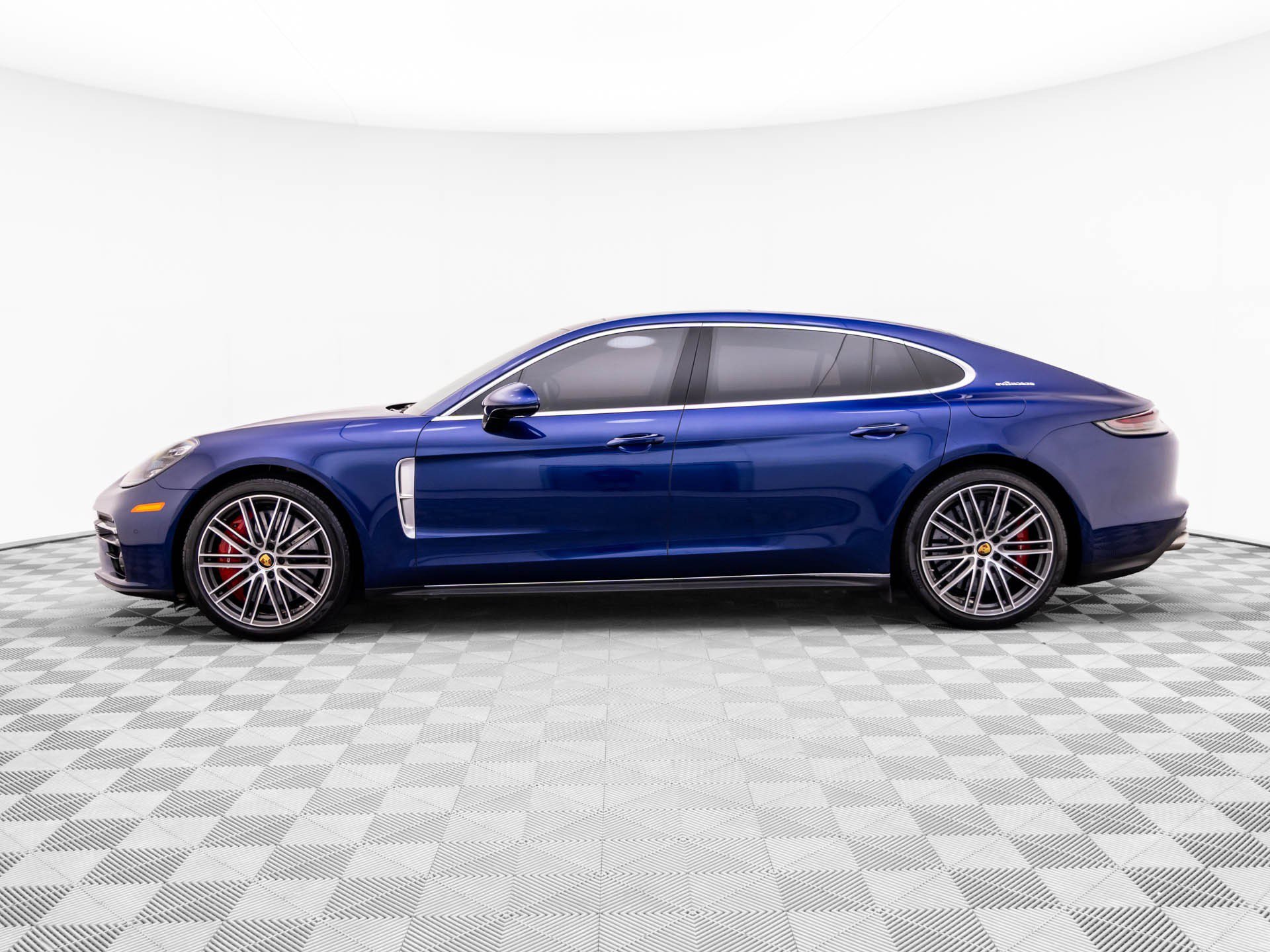 Used 2023 Porsche Panamera Turbo S Executive AWD/4WD image 2