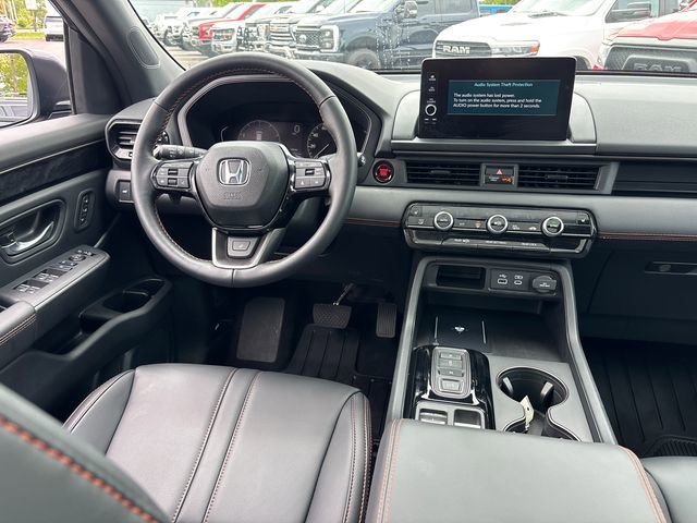 Used 2025 Honda Pilot TrailSport image 7