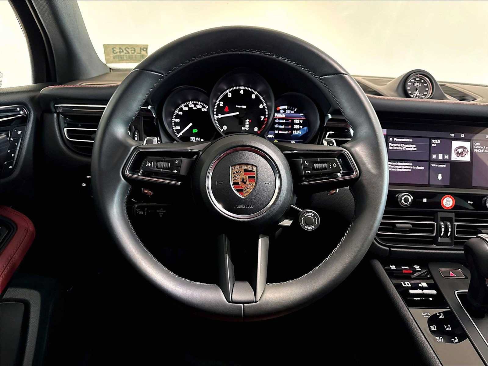Used 2026 Porsche Macan AWD/4WD image 18