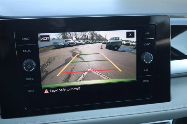 New 2026 Volkswagen Taos SE image 15