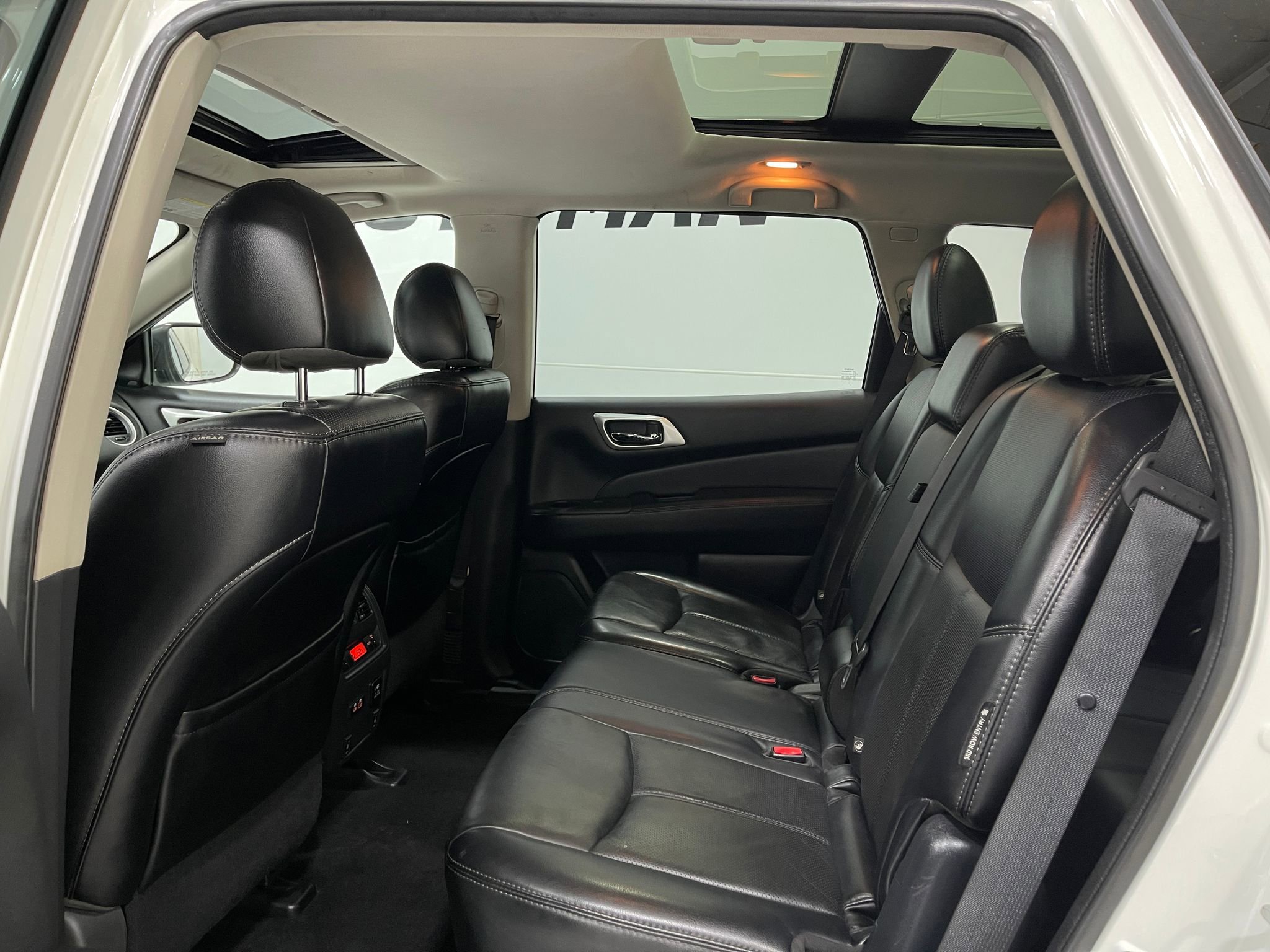 Used 2019 Nissan Pathfinder Platinum w/ Cargo Package image 30