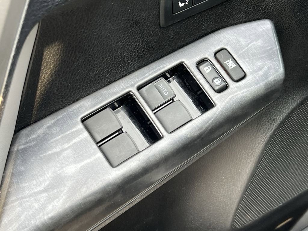 Used 2017 Toyota RAV4 Platinum image 13