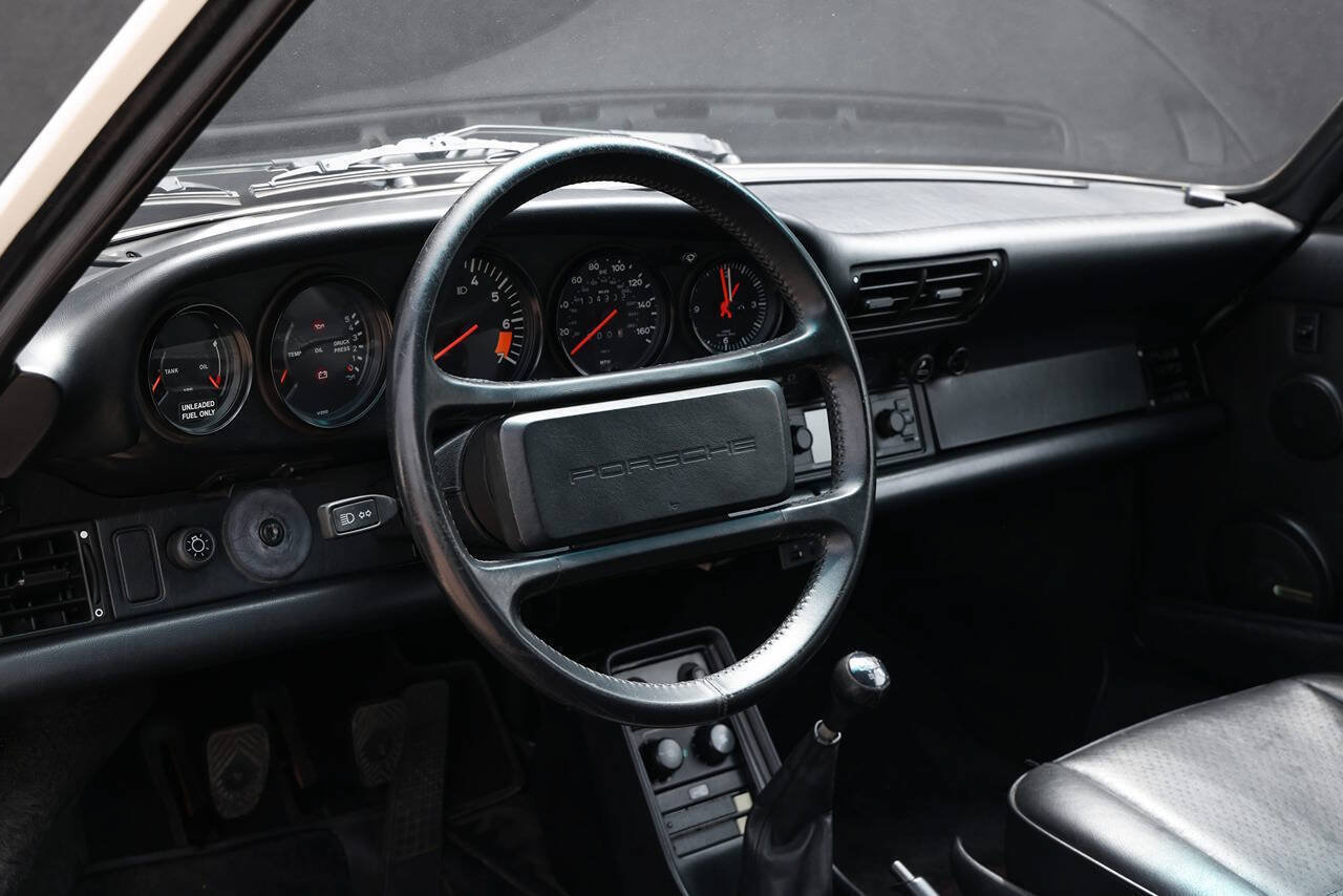 Used 1989 Porsche 911 Carrera RWD image 18