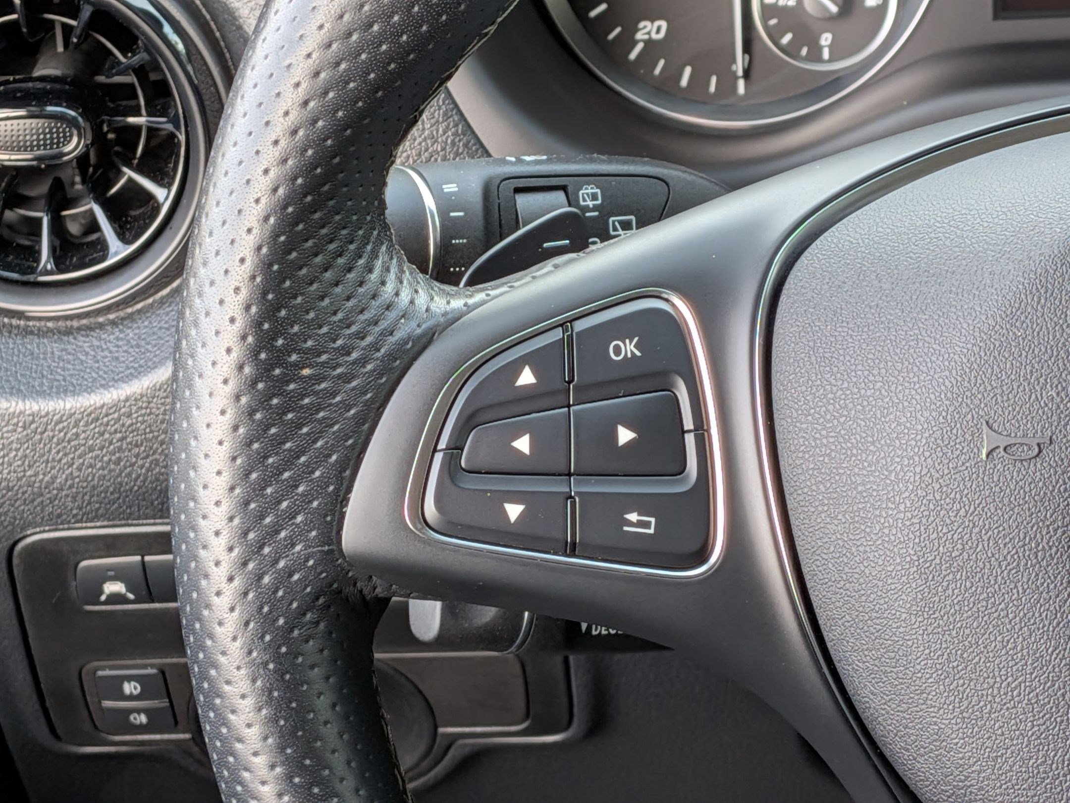 Used 2023 Mercedes-Benz Metris Passenger image 19