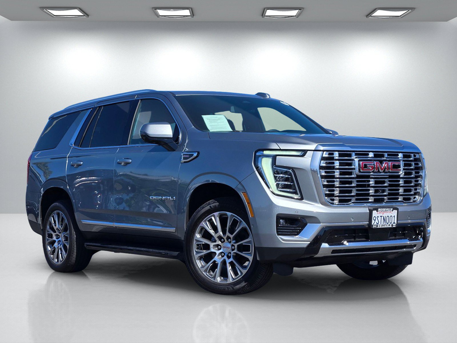 Used 2025 GMC Yukon Denali AWD/4WD image 1