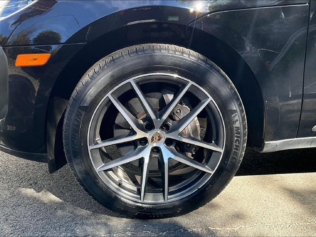 Certified 2023 Porsche Macan AWD/4WD image 14