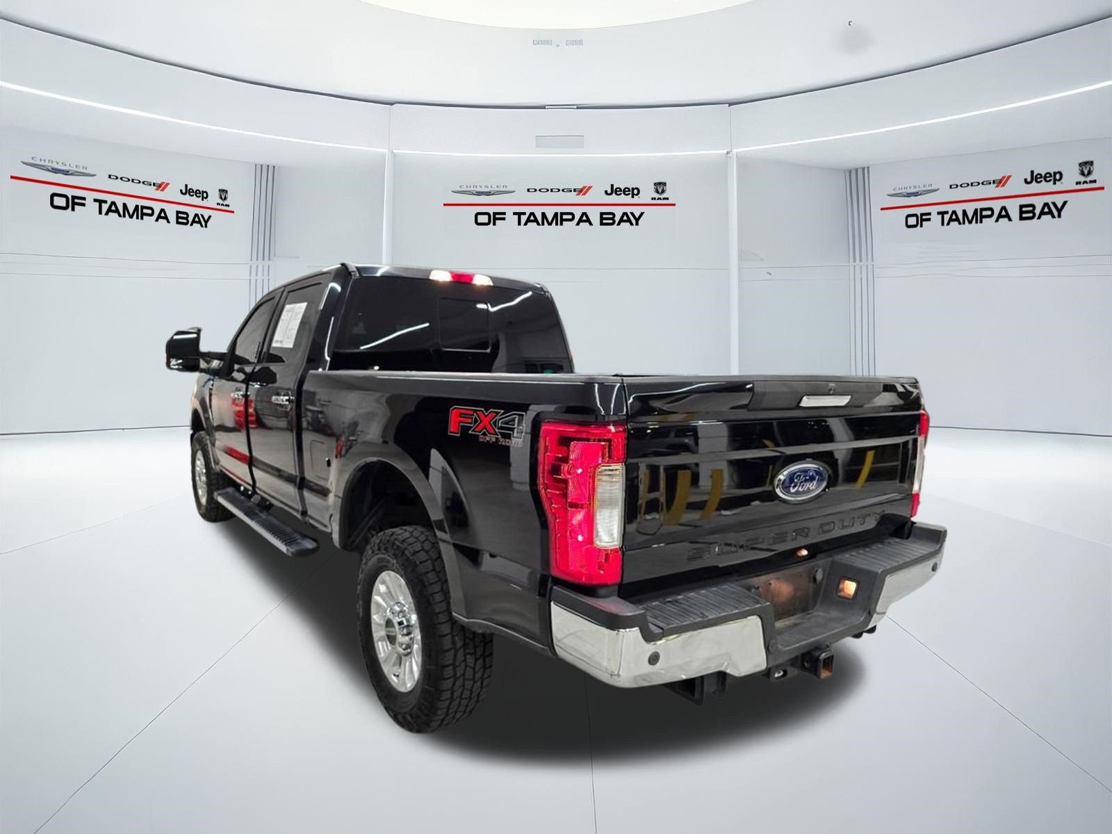 Used 2019 Ford F250 XLT w/ XLT Premium Package AWD/4WD image 4