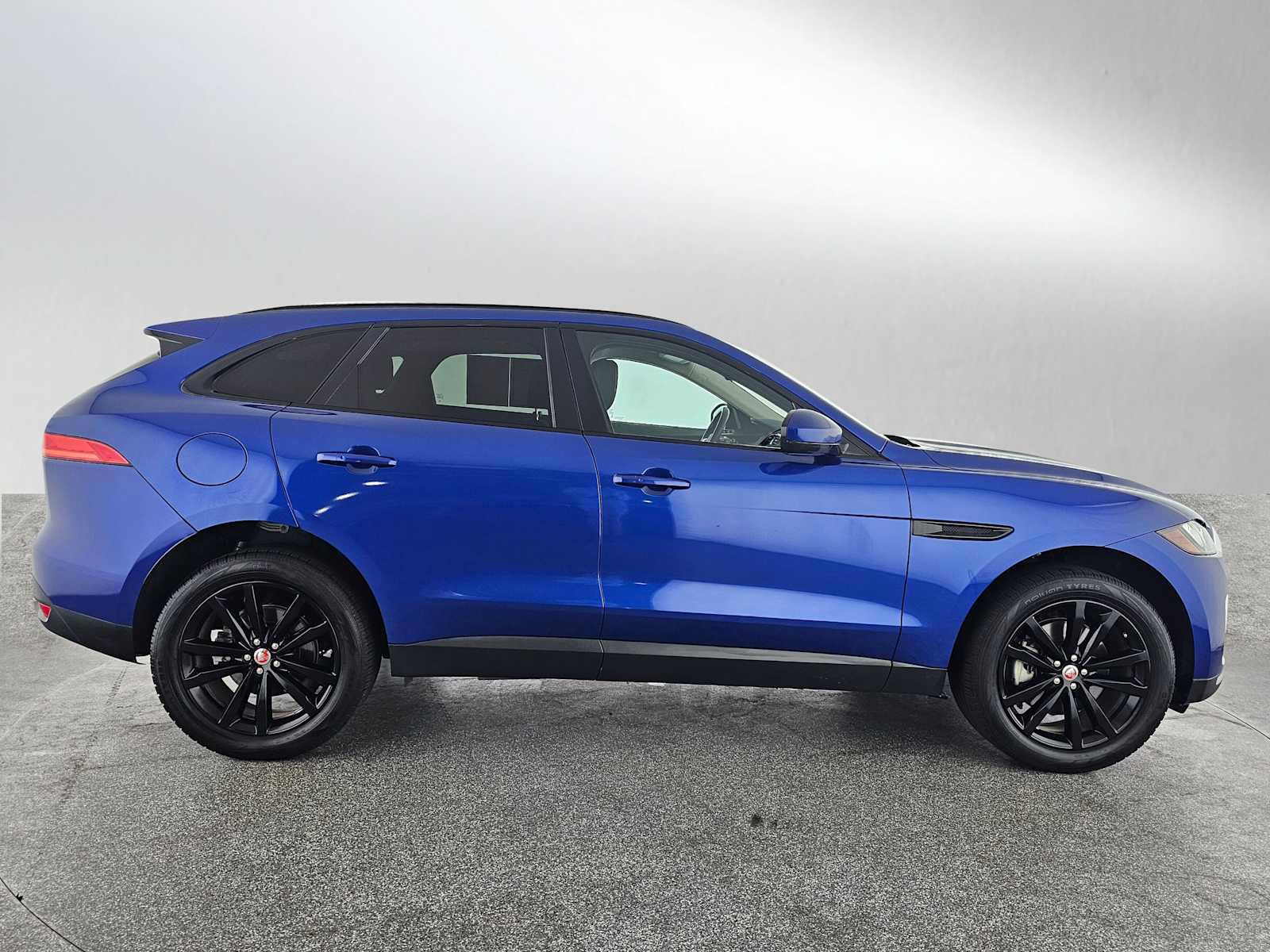 Used 2019 Jaguar F-PACE Prestige image 8