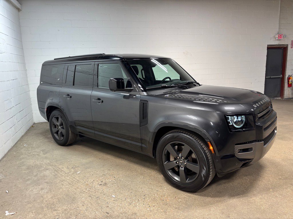 Used 2023 Land Rover Defender 130 X-Dynamic SE image 5