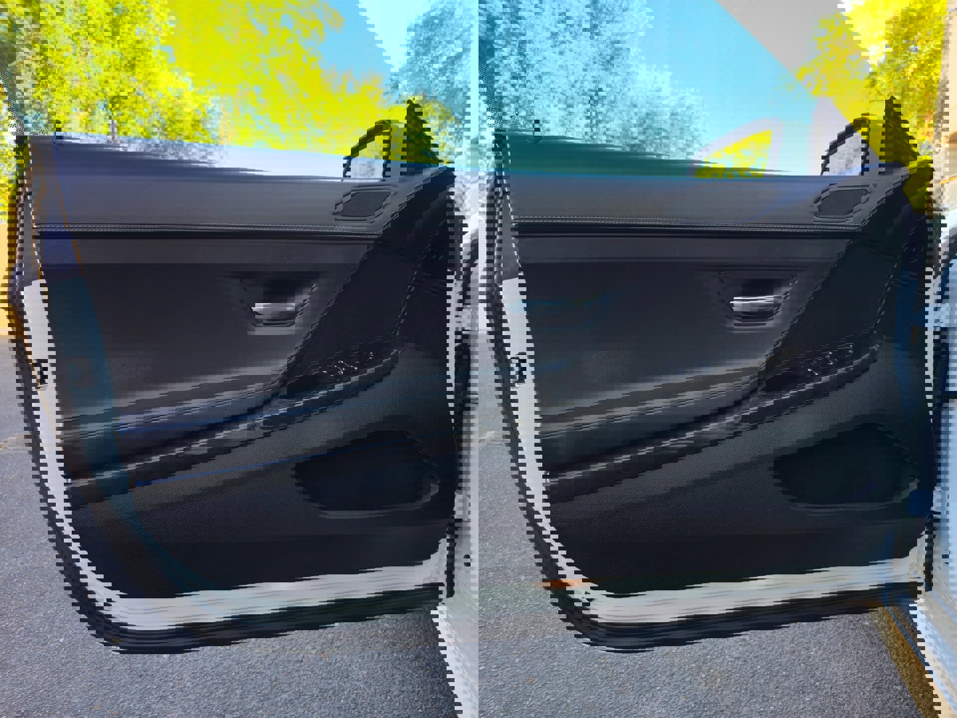 Used 2015 BMW 640i Convertible image 15