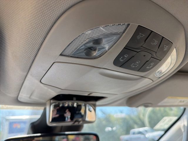 Used 2023 Chrysler Pacifica Touring-L image 23