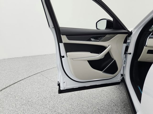 Certified 2026 Jaguar F-PACE SVR image 31