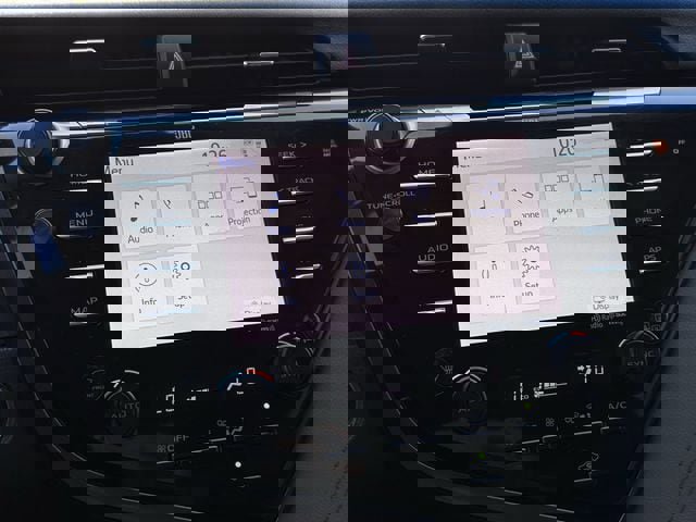 Used 2020 Toyota Camry XLE image 18