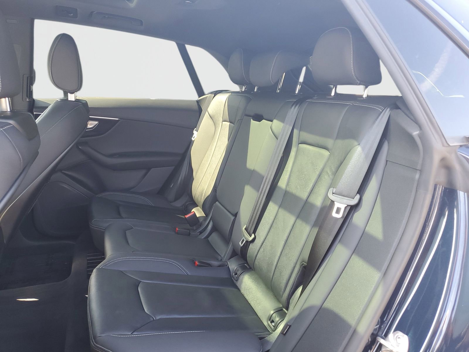 Used 2025 Audi Q8 Premium w/ Black Optic Package image 13