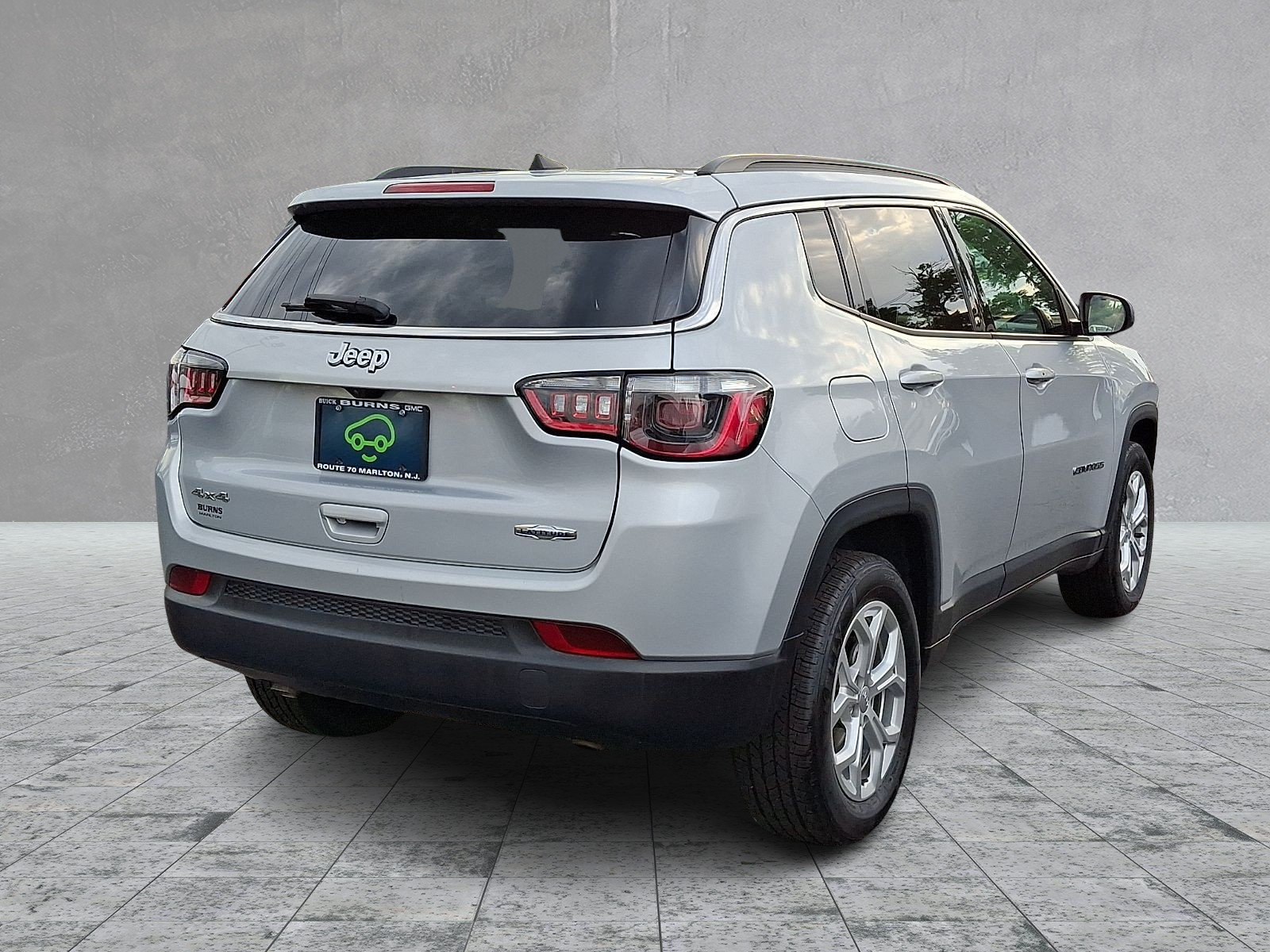 Used 2024 Jeep Compass Latitude AWD/4WD image 4