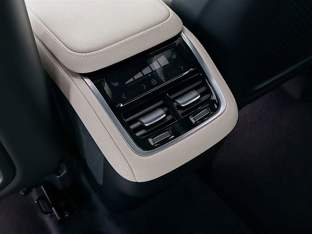 New 2026 Volvo XC90 B6 Plus w/ Protection Package Premier image 26