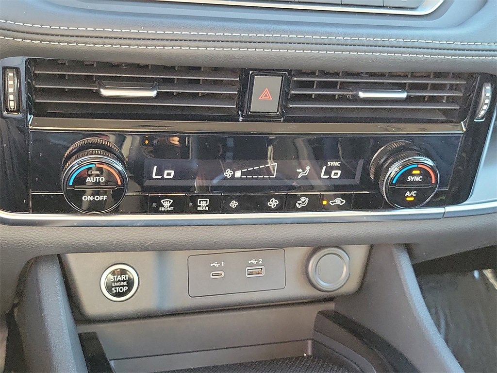 Used 2022 Nissan Rogue SV image 11