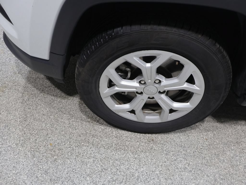 Used 2024 Jeep Compass Latitude AWD/4WD image 8