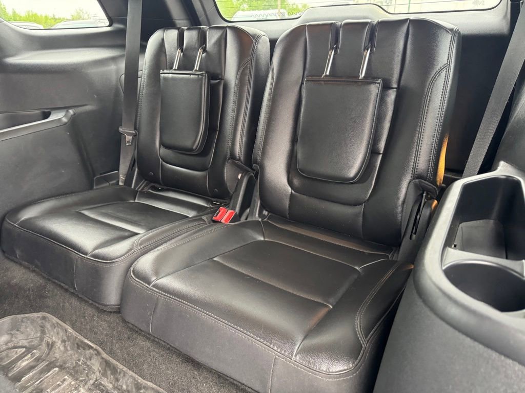 Used 2018 Ford Explorer XLT w/ Equipment Group 202A AWD/4WD image 15