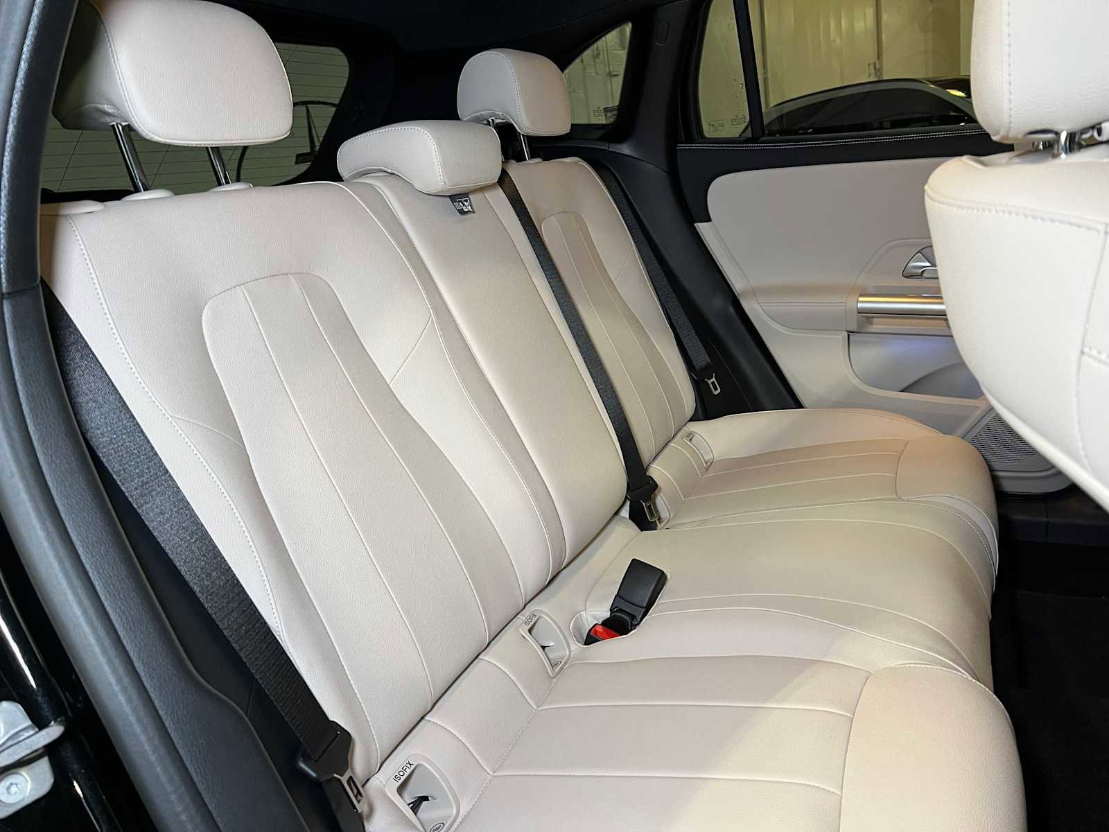 Used 2025 Mercedes-Benz GLA 250 4MATIC image 11