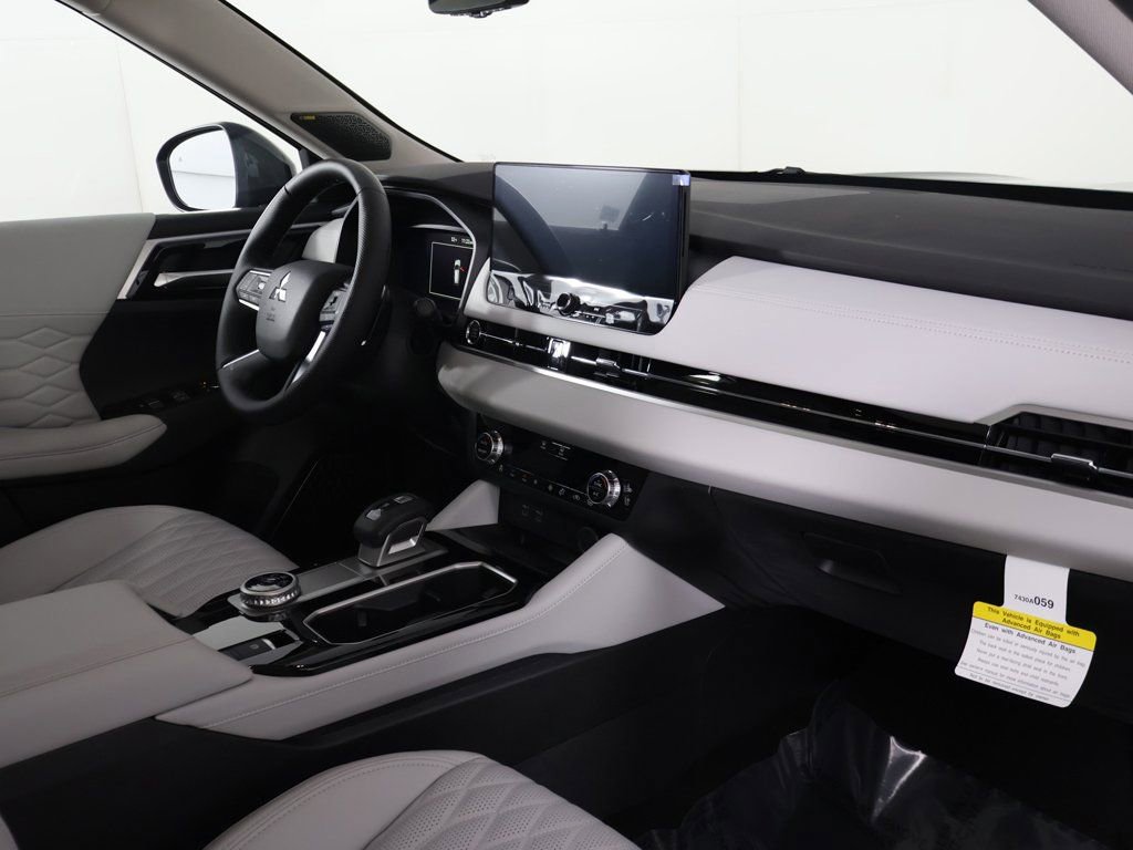 New 2025 Mitsubishi Outlander AWD image 35