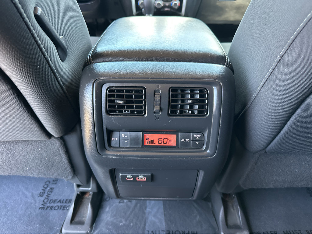 Used 2020 Nissan Pathfinder SV image 17