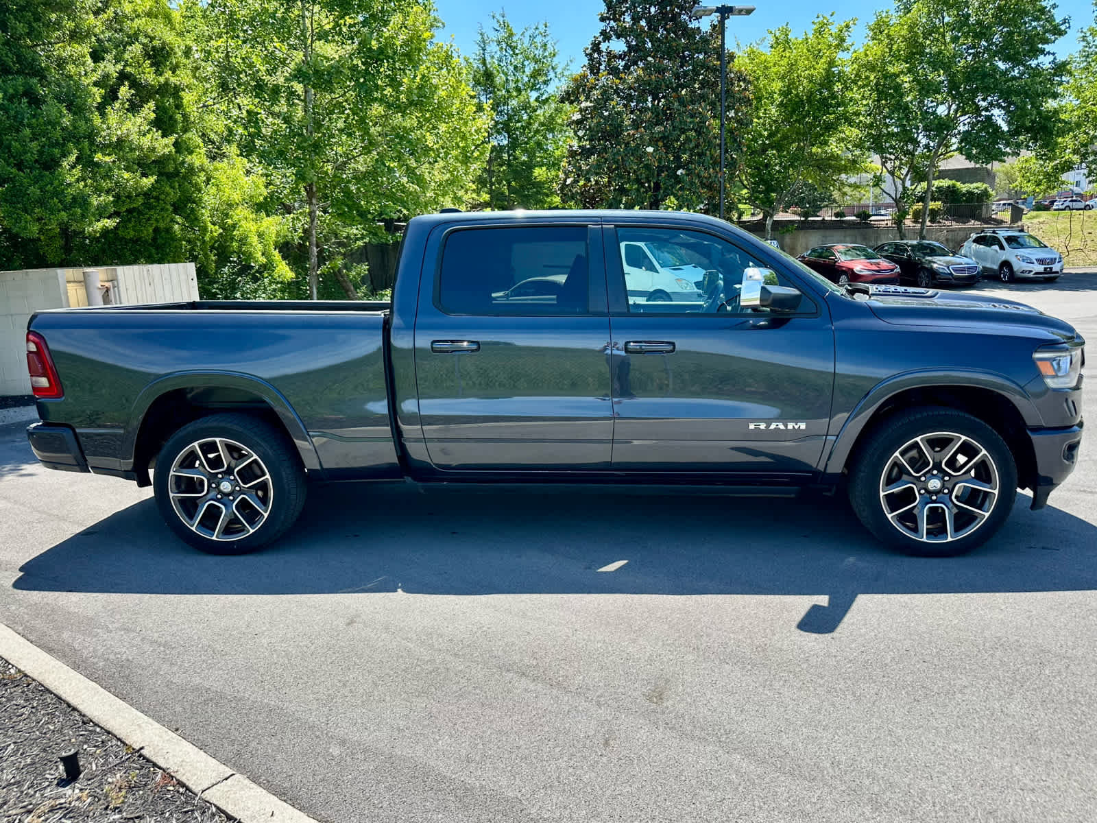 Used 2019 RAM 1500 Laramie AWD/4WD image 4