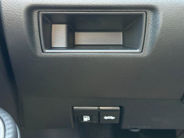 New 2025 Nissan Versa SR w/ Trunk Package image 24