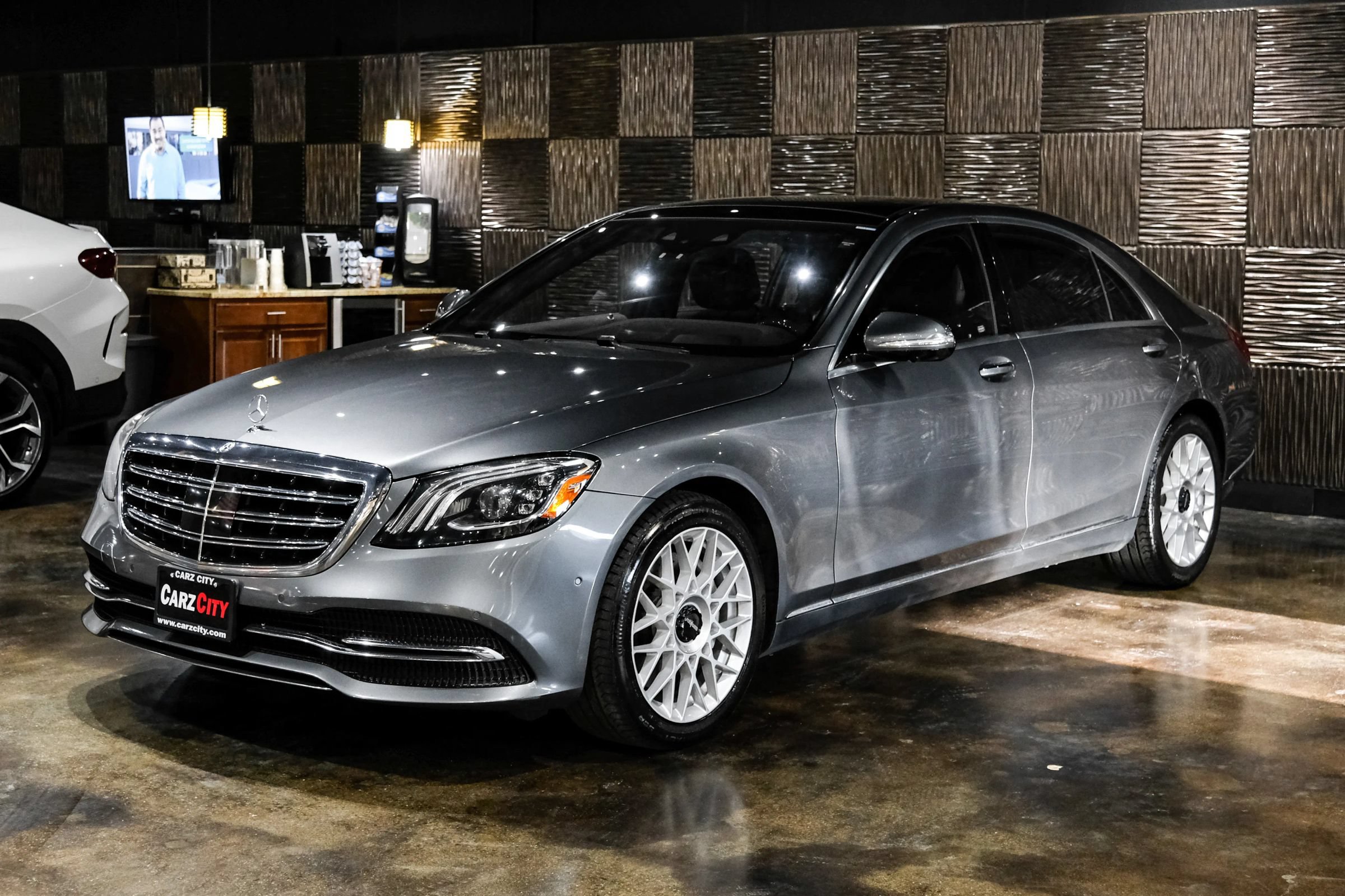 Used 2018 Mercedes-Benz S 560 4MATIC Sedan image 8