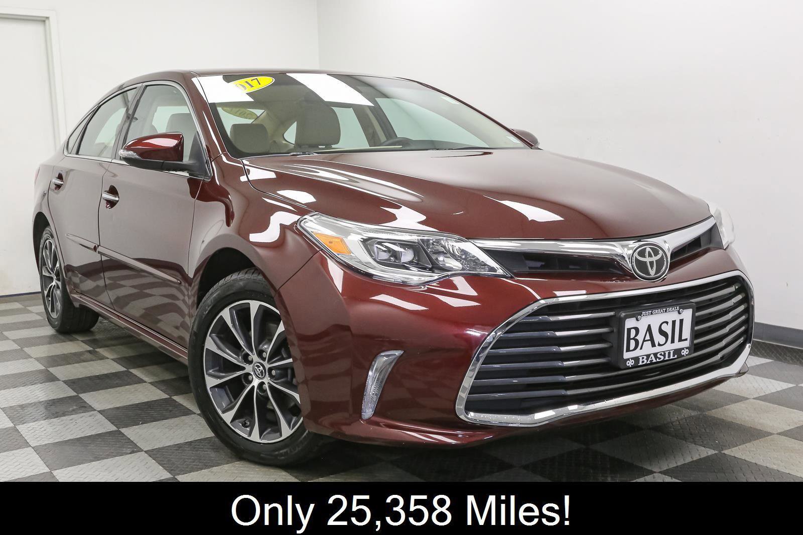 Used 2017 Toyota Avalon XLE w/ Carpet Mat Package image 2
