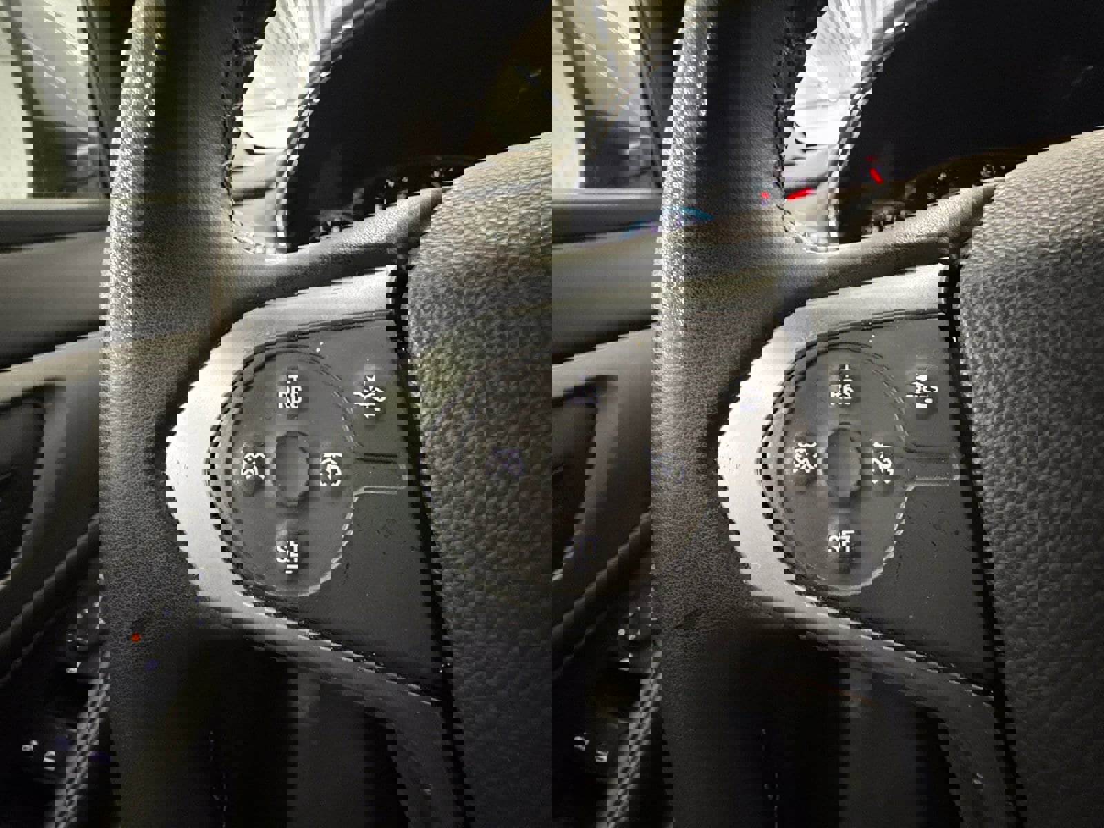 Used 2023 Chevrolet Traverse LT image 16