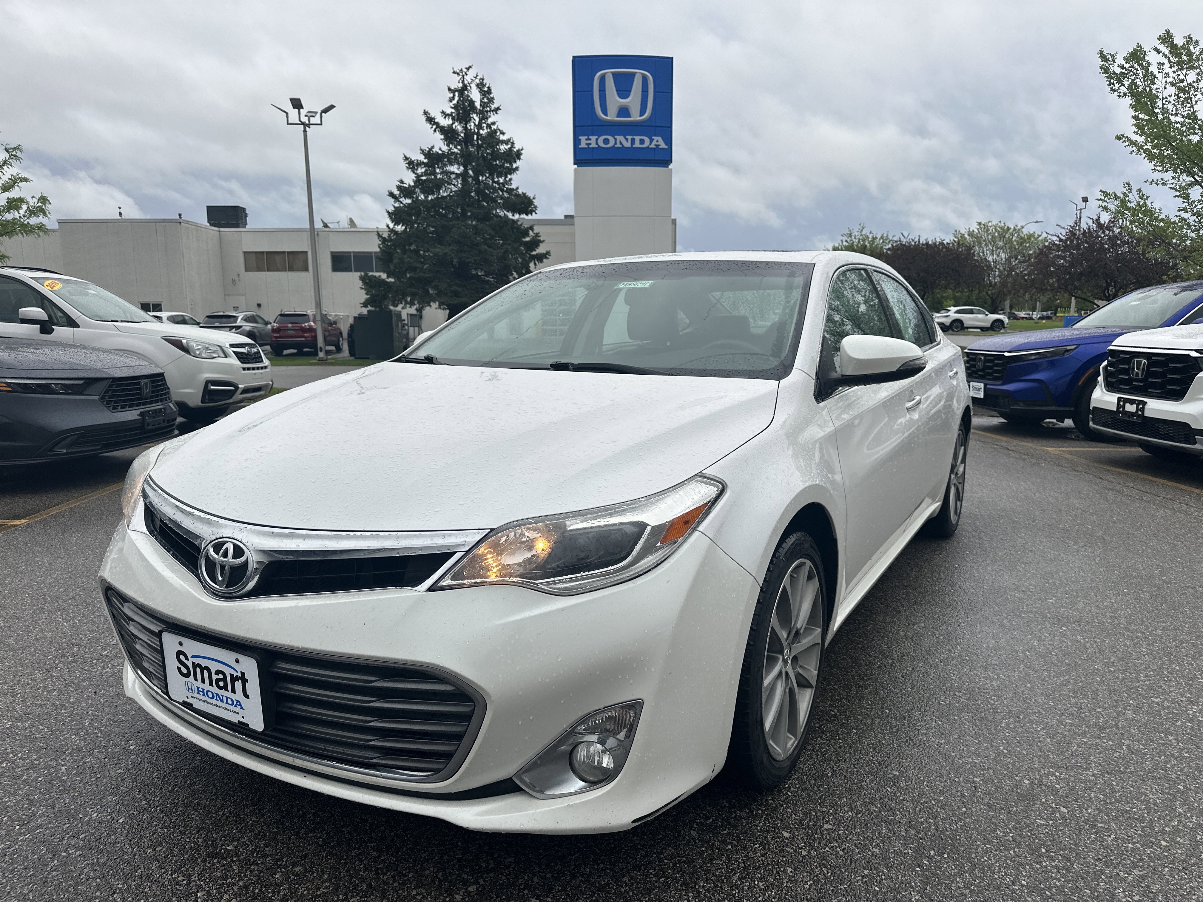 Used 2015 Toyota Avalon XLE Touring FWD image 1